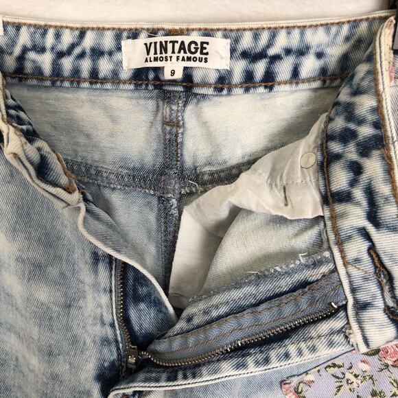 VTG ALMOST FAMOUS Patchwork Acid Wash Jeans Sz 9 Lt Blue Boho Distressed Denim - Picture 3 of 9